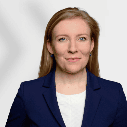 Frontalaufnahme der Senior Personalberaterin Carina Reimann